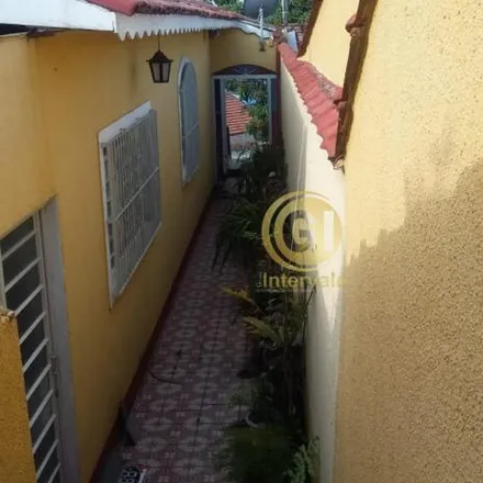 Buy this 2 bed house on Rua dos Ipes in Parque Santo Antônio, Jacareí - SP