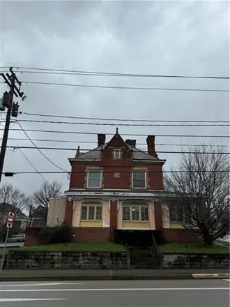 Image 2 - 76 Pennsylvania Avenue, Uniontown, PA 15401, USA - House for sale