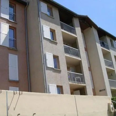 Rent this 3 bed apartment on 16 Rue Belmont in 01100 Oyonnax, France
