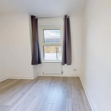 Rent this 1 bed room on 8 Oaklands Road in London, NW2 6DJ