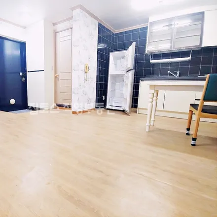 Rent this studio apartment on 서울특별시 강남구 대치동 916-19