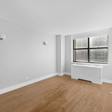 Image 4 - New York Tower, 330 East 39th Street, New York, NY 10016, USA - Apartment for rent