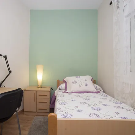 Rent this 3 bed room on Carrer de Sant Antoni Maria Claret in 41, 08001 Barcelona
