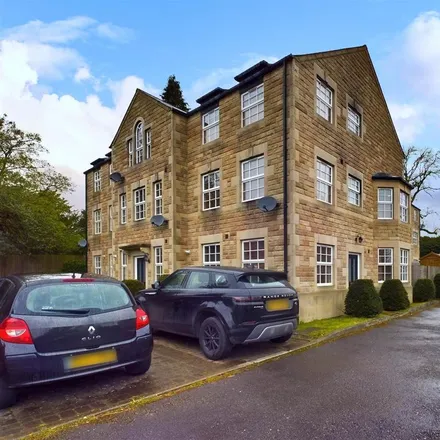 Rent this 4 bed townhouse on Ringinglow Close in Sheffield, S11 7DA