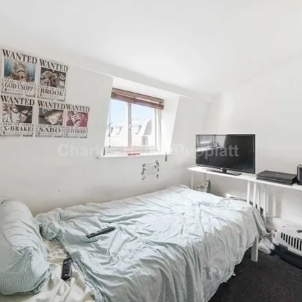 Rent this 3 bed apartment on 27 Blenheim Terrace in London, NW8 0EH