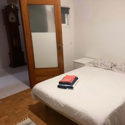 Rent this 4 bed room on Travessa da Fonte de Contumil in 4350-191 Porto, Portugal