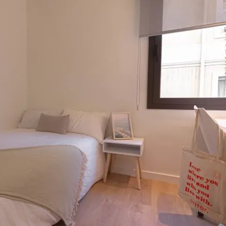 Rent this 4 bed room on Carrer de Santa Peronella in 9, 08001 Barcelona