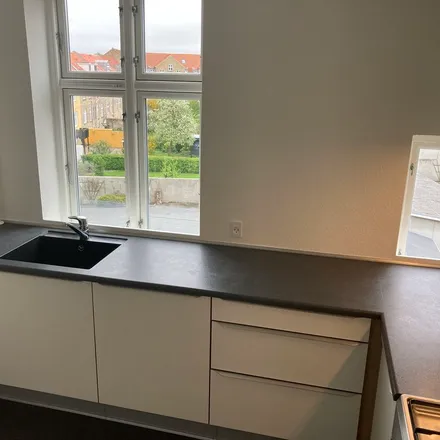 Rent this 3 bed apartment on Norgesgade 5 in 9000 Aalborg, Denmark