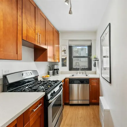 Image 6 - 201 WEST 21ST STREET 9C in Chelsea - Apartment for sale