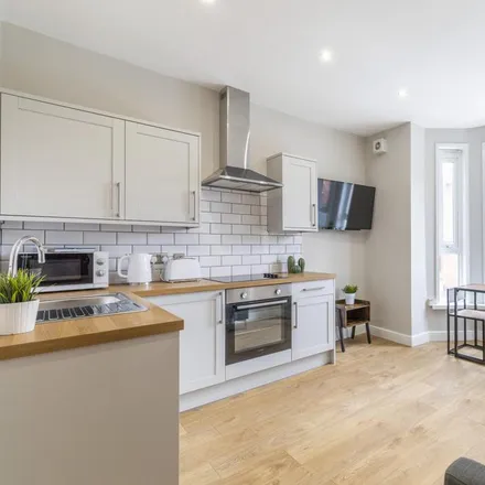 Rent this 2 bed apartment on Winstanley Terrace in Leeds, LS6 1DR