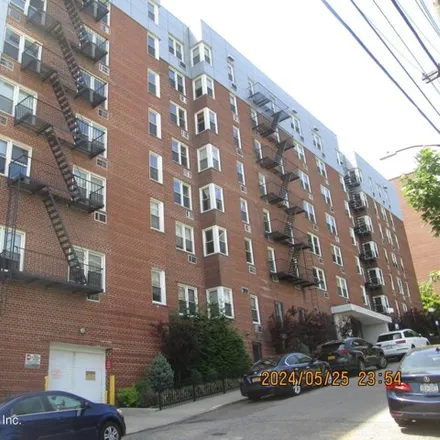 Image 3 - 36 Hamilton Ave Apt 3p, New York, 10301 - Apartment for sale