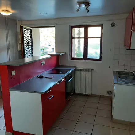 Rent this 3 bed apartment on 5 Place du 8 Mai 1945 in 78330 Fontenay-le-Fleury, France