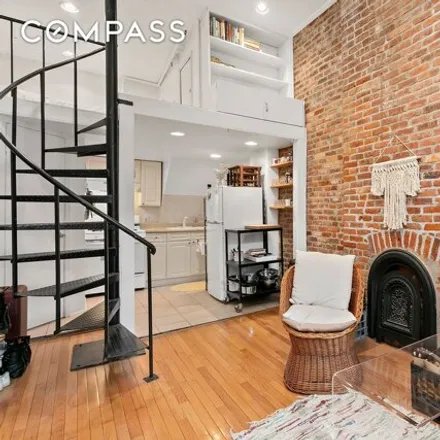 Image 2 - 126 Willoughby Avenue, New York, NY 11205, USA - Townhouse for rent