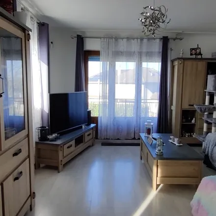 Rent this 5 bed apartment on 41 Rue du Midi in 69960 Corbas, France