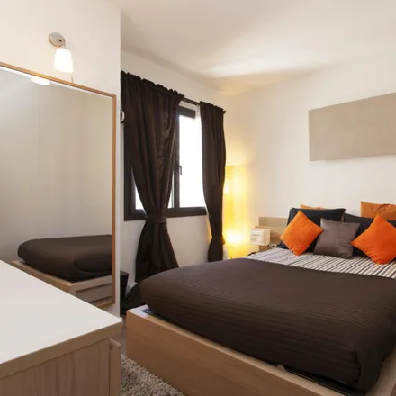 Rent this 2 bed apartment on Carrer de Magalhaes in 67, 08001 Barcelona
