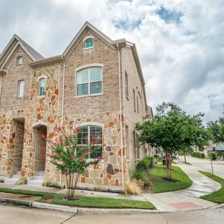 Buy this 3 bed townhouse on 2800 Sheridan Drive in Carrollton, TX 75010
