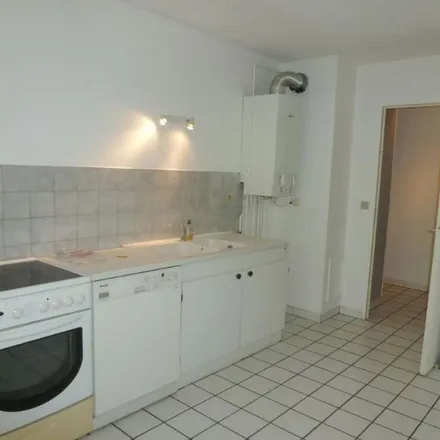 Image 2 - 2 Rue de la Trésorerie, 73000 Chambéry, France - Apartment for rent