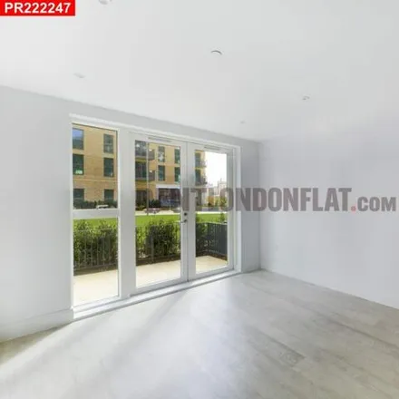 Image 1 - Darjeeling House, Memorial Avenue, Slough, SL1 3GN, United Kingdom - Apartment for rent