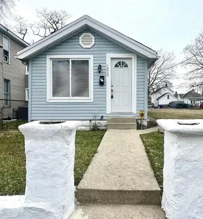 Rent this 2 bed house on 1236 Wallace Street in Hamilton, OH 45011