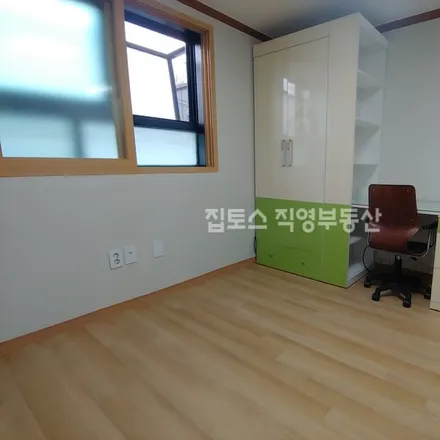 Rent this studio apartment on 서울특별시 관악구 봉천동 1688-9