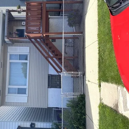 Buy this 5 bed house on 627 West 46th Street in Chicago, IL 60609