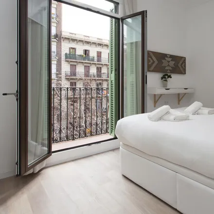 Image 4 - Carrer d'Aragó, 367, 08013 Barcelona, Spain - Apartment for rent