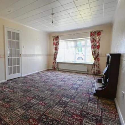 Image 2 - Welland Grove, Newcastle-under-Lyme, ST5 4EP, United Kingdom - House for sale