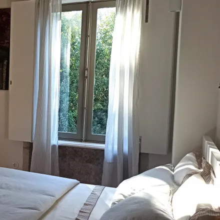Rent this 1 bed room on Rua de Serralves in 4150-436 Porto, Portugal