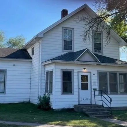 Rent this 4 bed house on 602 12th Ave E in Menomonie, Wisconsin