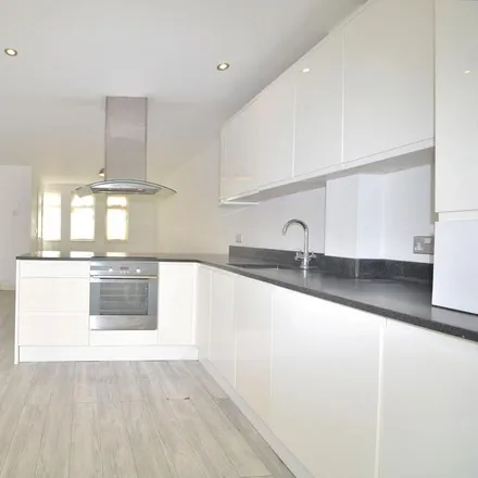 Image 4 - 14 Paddock Gardens, London, SE19 3SB, United Kingdom - House for rent