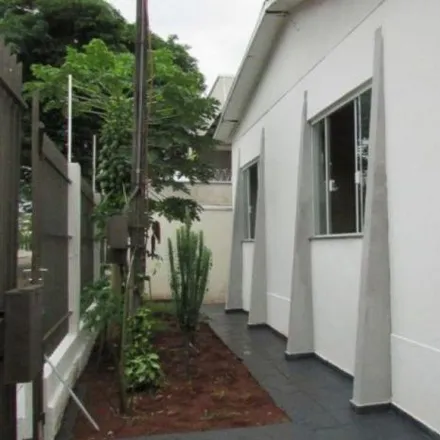 Rent this 3 bed house on Rua Flamengo in Jardim Tabaetê, Maringá - PR