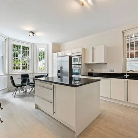 Rent this 4 bed duplex on 32 Elgin Crescent in London, W11 2JU