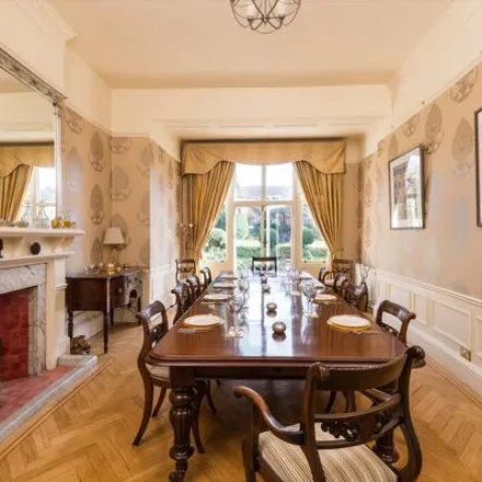 Image 5 - Browne's Lodge, 22 West Street, Reigate, RH2 9BS, United Kingdom - House for sale