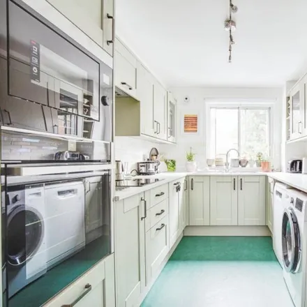 Image 2 - Garrick Close, London, W5 1AS, United Kingdom - Apartment for rent