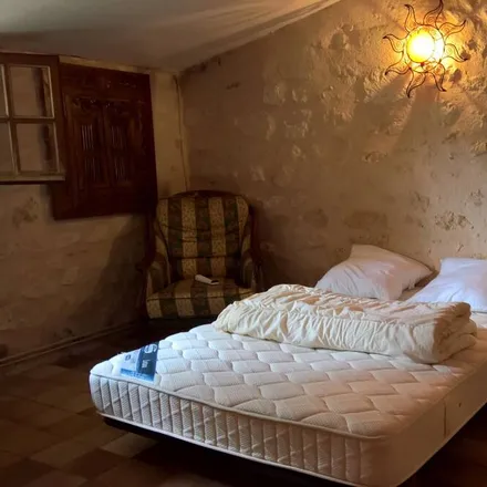 Rent this 1 bed house on 37500 Cravant-les-Côteaux