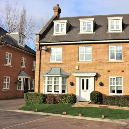 Rent this 5 bed house on Douglas Close in London, IG6 2DB