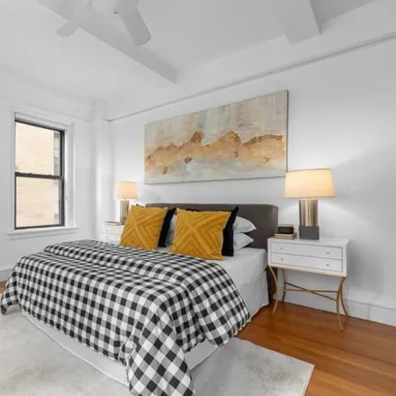 Image 4 - 245 West 74th Street, New York, NY 10023, USA - Apartment for sale