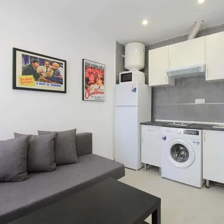 Rent this studio apartment on Travesía Huerta del Obispo in 6, 28039 Madrid