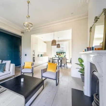 Rent this 1 bed apartment on 16 Chepstow Villas in London, W11 3EE