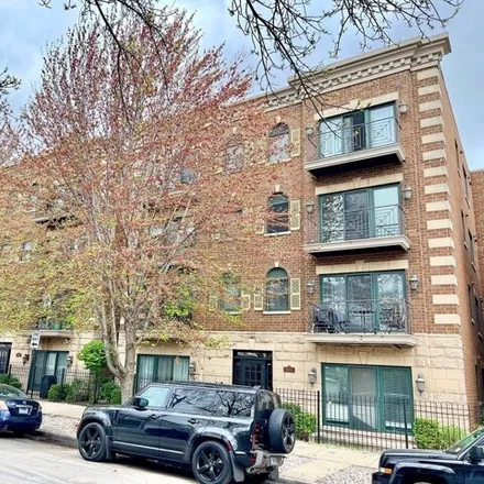 Rent this 2 bed condo on 1146-1148 West Roscoe Street in Chicago, IL 60657