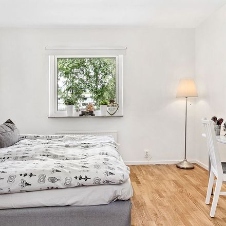 Rent this 3 bed apartment on Gyllenhielmska leden in 633 53 Eskilstuna, Sweden