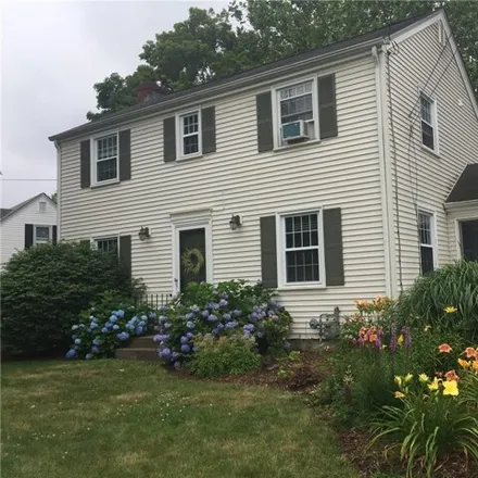 Rent this 3 bed house on 253 Fairfax Drive in Warwick, RI 02888