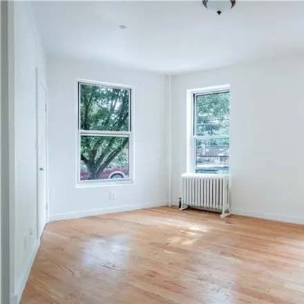 Image 4 - 1501 Teller Avenue, New York, NY 10457, USA - House for sale