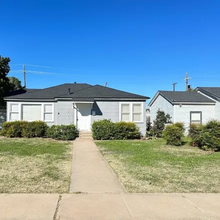 Rent this 3 bed house on 2706 33rd Street in Lubbock, TX 79410