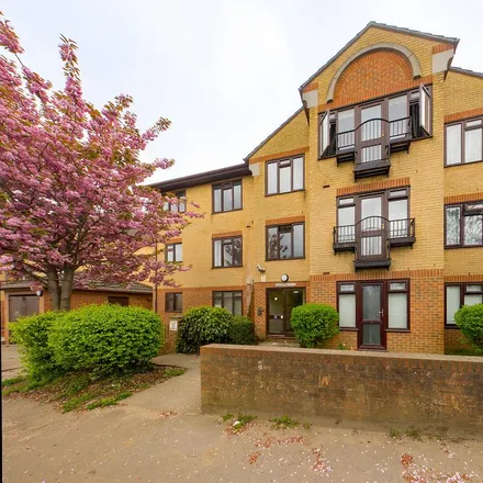 Rent this 1 bed townhouse on London Road in Greenhithe, DA9 9HP