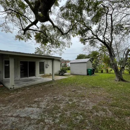 Image 2 - 159 Southeast Lucero Drive, Port Saint Lucie, FL 34983, USA - House for sale