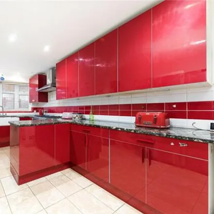 Rent this 4 bed townhouse on 170 Pentonville Road in London, N1 9JL