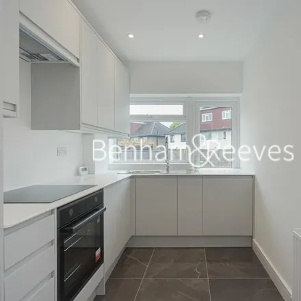 Rent this 3 bed townhouse on Waters Road in London, KT1 3LP