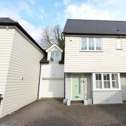 Buy this 3 bed townhouse on Orchard Way in Chigwell Row, IG7 6EE