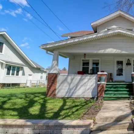 Buy this 3 bed house on 1566 South Center Street in Bloomington, IL 61701